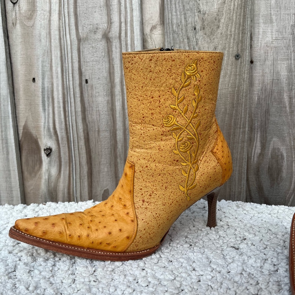 GENUINE OSTRICH- Yellow Pointy toe high heel booties - Picture 5 of 7